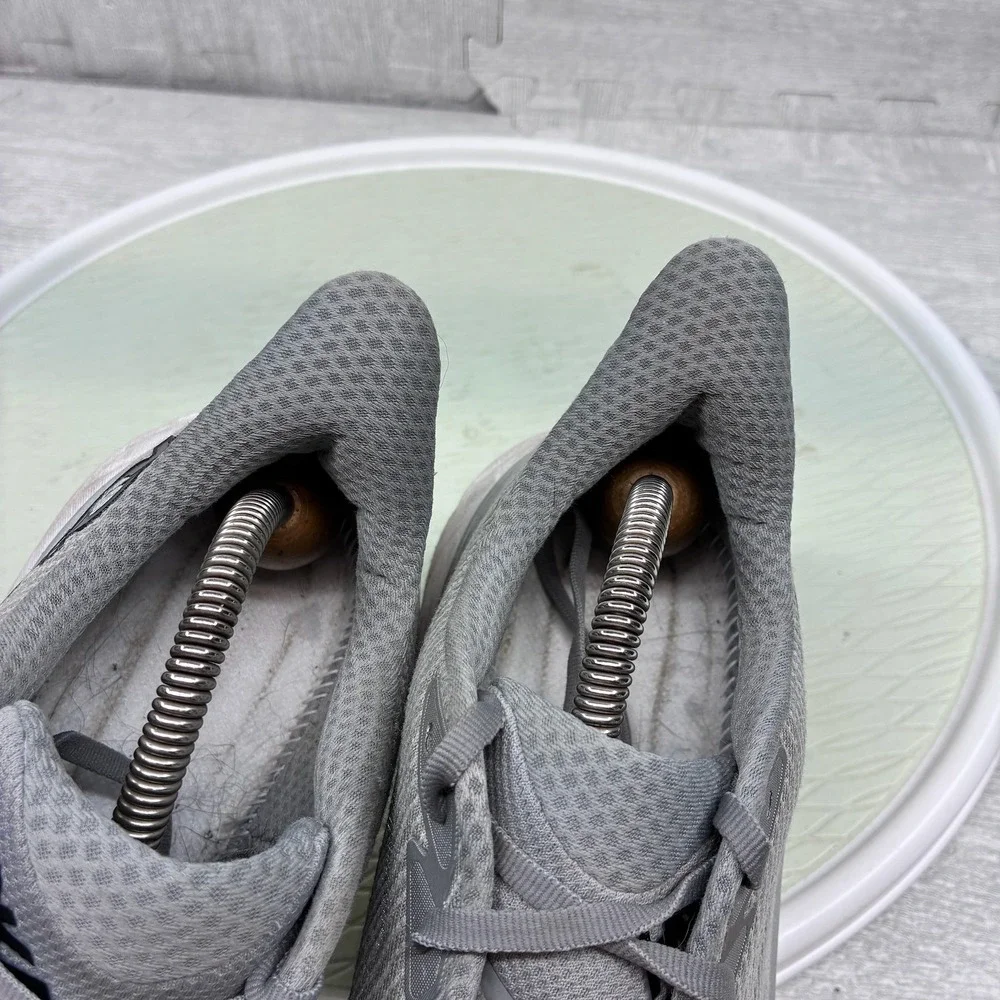 Hoka Clifton 9 Wide Running Shoes Mens 9.5 Gray Mesh Athletic 1132210 HMBC